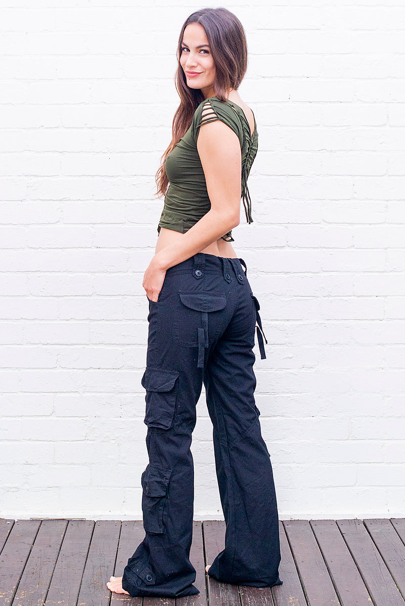 Molecule Lightweight Cargo Pants in Black for Women - Eclectico