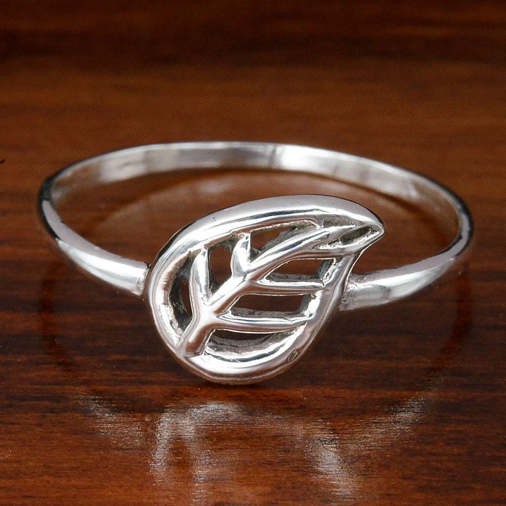 925 sterling silver ring showcasing a thin band and a leaf cut out 