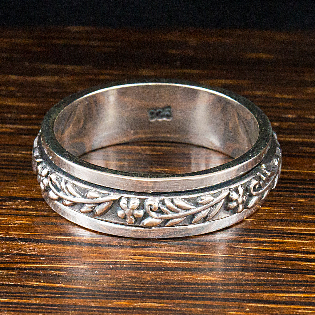 Sterling Silver spinning ring with leaves and flower band detail