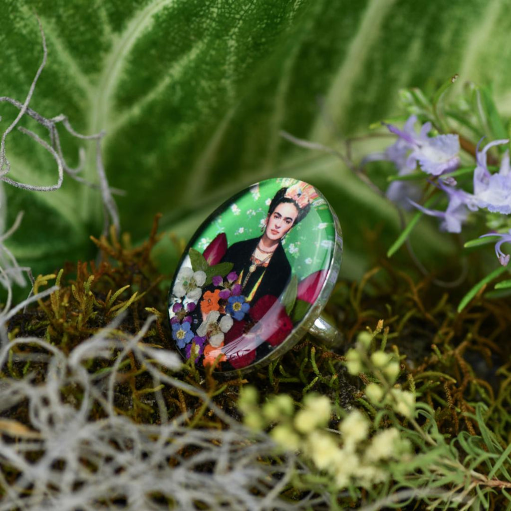 san marco silver and resin adjustable ring with photograph of frida kahlo wearing flowers in her hair adorned with colourful dried flowers and set in resin