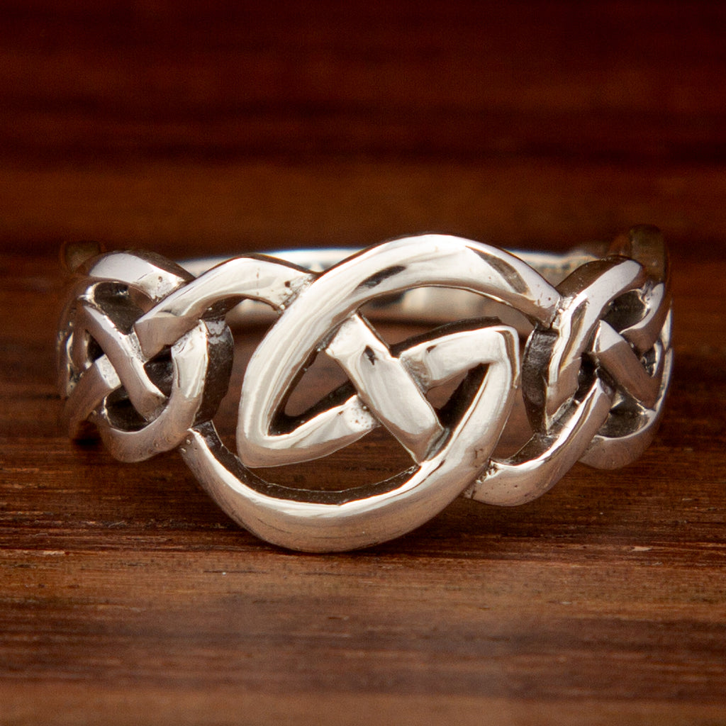 A 925 sterling silver ring showcasing a celtic band design